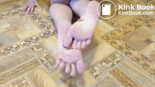 Masked slut shits for us