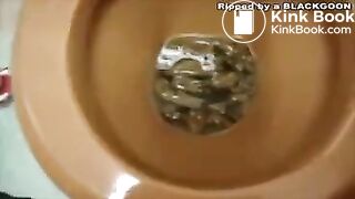 novinha squats on toilet n shits