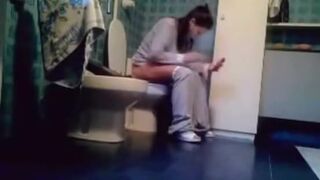 Francesca Spied While Pooping