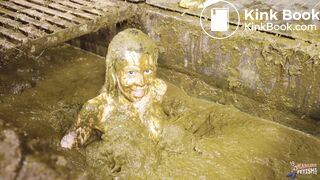 Kyra Sex Enjoying Fresh Manure