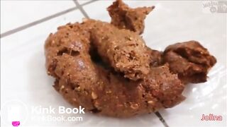 Stunning brunette takes a nice shit