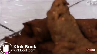 Stunning brunette takes a nice shit