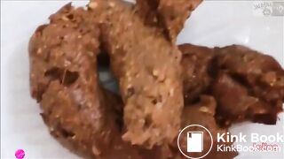 Stunning brunette takes a nice shit