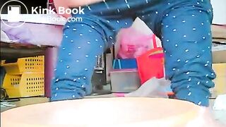 Chinese amateur girl takes a nasty shit