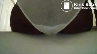 Girl poops and pees her white panties - video 2