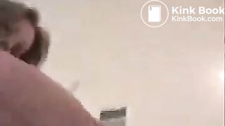 pretty american girl pooping