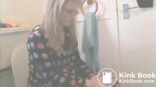 Morning poo - video 6