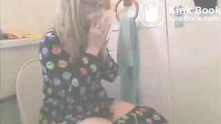 Morning poo - video 6