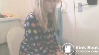 Morning poo - video 6