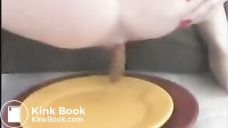 Shitting on a plate and smearing - video 2