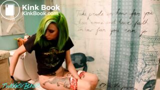 girl shitting - video 6