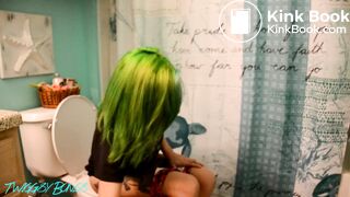 girl shitting - video 6