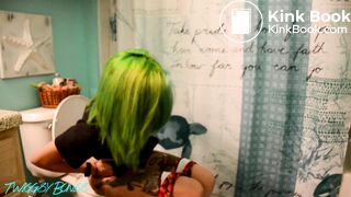 girl shitting - video 6