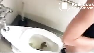 2 girls poop