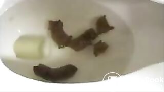 2 girls poop