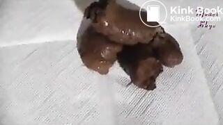 Hot babe farting and shitting