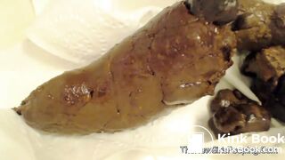 Gorgeous Girl Squeezes Big Turd Out