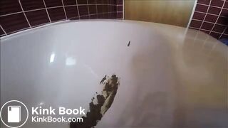 Bubble butt girl shitting in bathtub