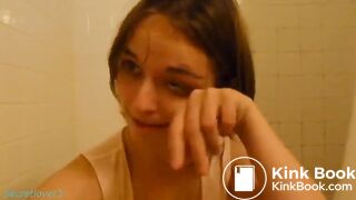 Close-up of White Chic shitting a soft turd