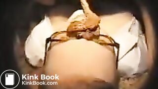 fazendo monte de merda na cara da enfermeira