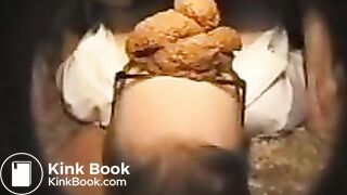 fazendo monte de merda na cara da enfermeira