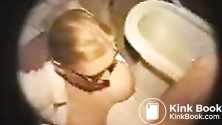 fazendo monte de merda na cara da enfermeira