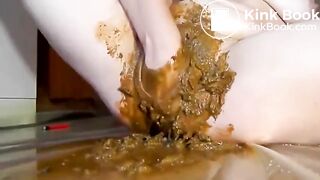 Scat fisting pussy play