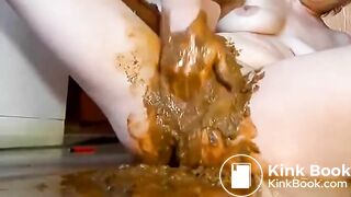Scat fisting pussy play