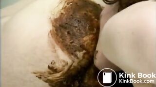 mulher lambendo bunda do macho suja de 'cocô'