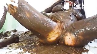 Amazing Shit Stuffing Into Pussy