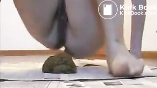 Beautiful ass pooping on a newspaper