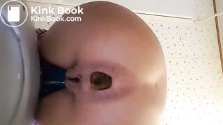 Huge dump from petite girl