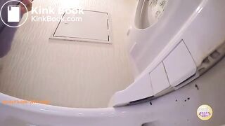 Sexy jap girl poops on toilet