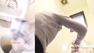 Sexy jap girl poops on toilet
