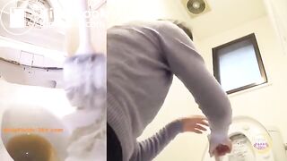 Sexy jap girl poops on toilet