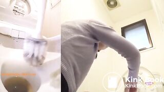 Sexy jap girl poops on toilet