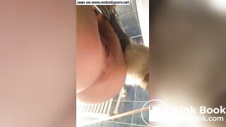 Hot chick shitting