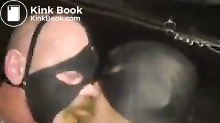 esclavos comiendo mierda