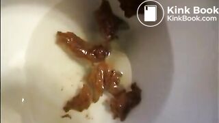 Great turd coming out of an amateur girl's butt