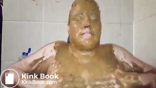 Shit in the bath - video 2