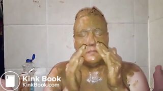 Shit in the bath - video 2