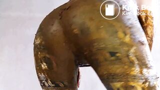 Shitting in Leggings