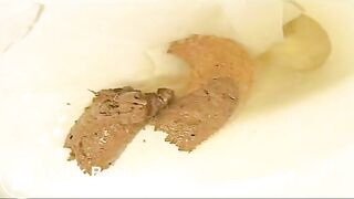 K*mryn pooping in the toilet