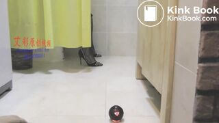 Chinese Scat in a room