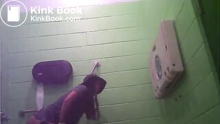 Girls pooping on the toliet - video 9