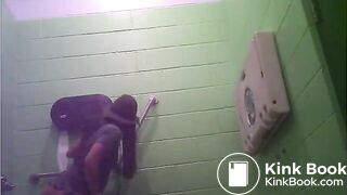 Girls pooping on the toliet - video 9