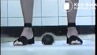 Japanese girl shitting & peeing spycam