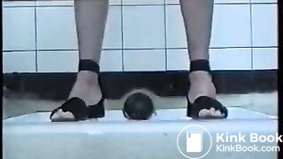 Japanese girl shitting & peeing spycam