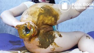 The scat queen does it again