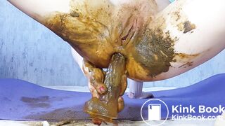 The scat queen does it again